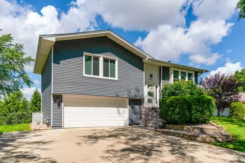 820 Quincy Dr, Roselle, IL 60172