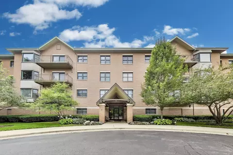20 Trafalgar Sq #203, Lincolnshire, IL 60069