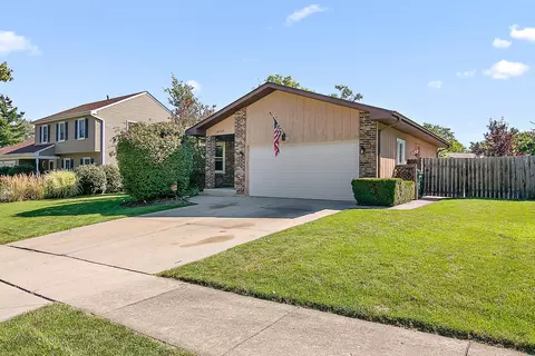 8327 Chelsea Ln, Woodridge, IL 60517