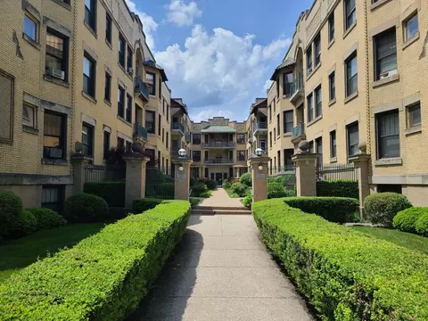 5520 S Cornell Ave #3N, Chicago, IL 60637