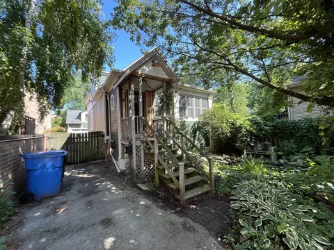 6957 N Hamilton Ave, Chicago, IL 60645