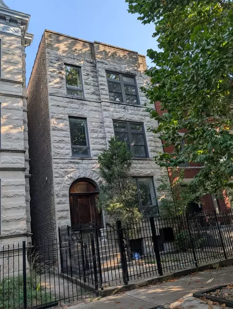 902 W Newport Ave, Chicago, IL 60657