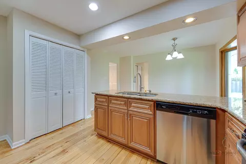 522 E Juniper Dr, Palatine, IL 60074 photo 18