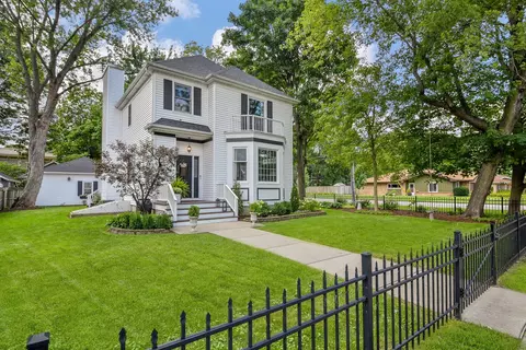 426 Elm St, Batavia, IL 60510