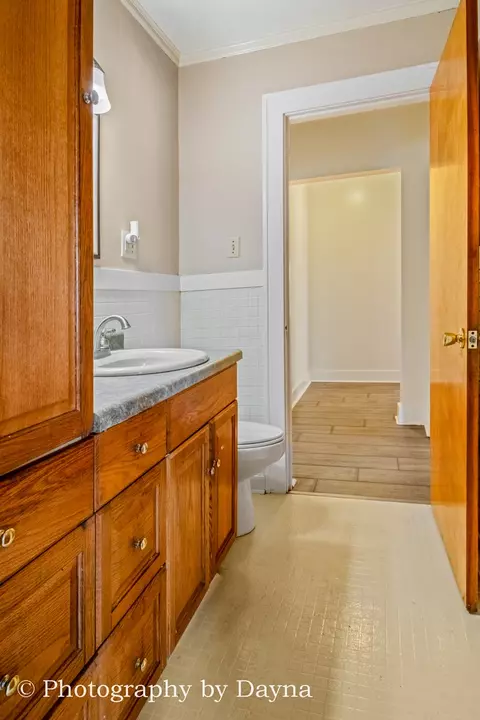 Bath - 1396 S 6th Ave, Kankakee, IL 60901 photo 3 of 5