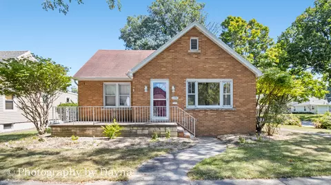 1396 S 6th Ave, Kankakee, IL 60901