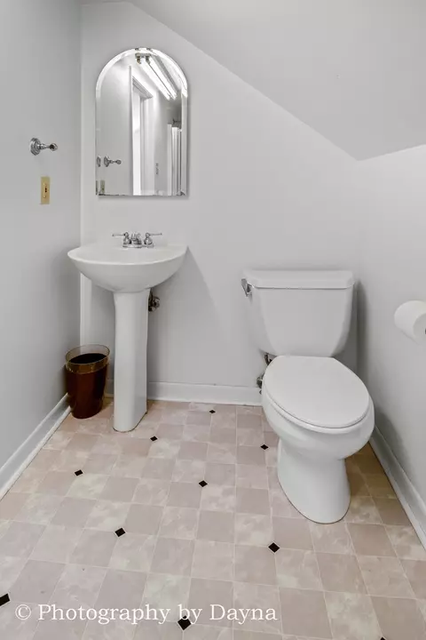 Bath - 1396 S 6th Ave, Kankakee, IL 60901 photo 4 of 5