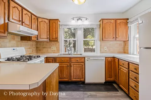 Kitchen - 1396 S 6th Ave, Kankakee, IL 60901 photo 1 of 2
