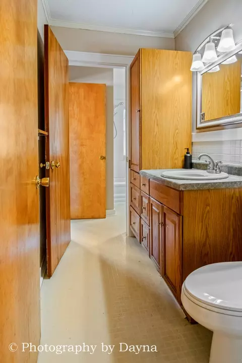 Bath - 1396 S 6th Ave, Kankakee, IL 60901 photo 2 of 5