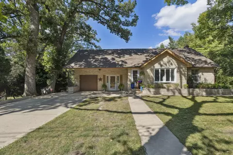 504 W Forest Ave, Round Lake, IL 60073