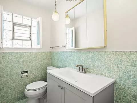 Bath - 780 N Adele St, Elmhurst, IL 60126 photo 2 of 2