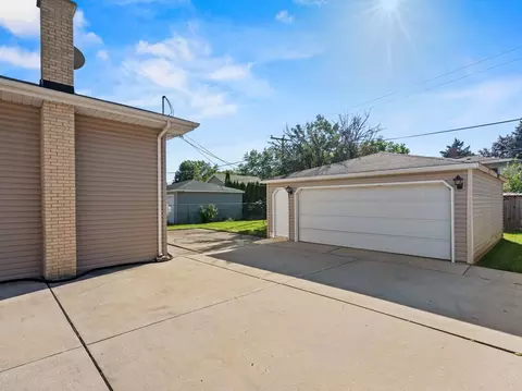 Exterior - 780 N Adele St, Elmhurst, IL 60126 photo 2 of 2