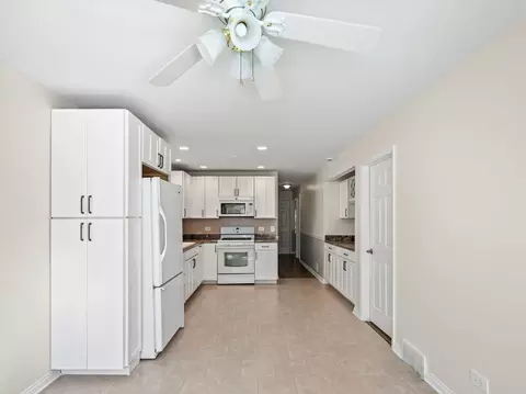 Kitchen - 780 N Adele St, Elmhurst, IL 60126 photo 2 of 3