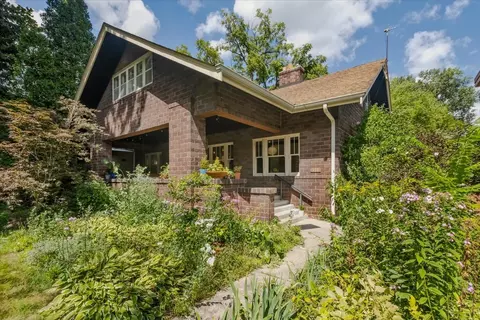 2216 W Greenleaf Ave, Chicago, IL 60645