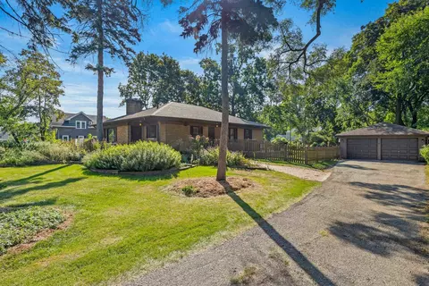 27 W423 Sunnyside Ave, Winfield, IL 60190