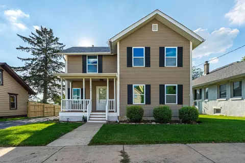 133 S View St, Hinckley, IL 60520
