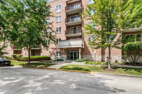 1378 Perry St #208, Des Plaines, IL 60016