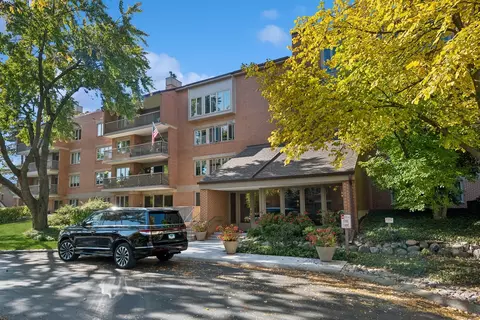 44 Park Ln #435, Park Ridge, IL 60068