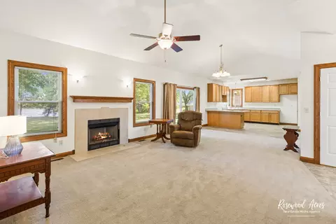 Living - 187 E Water St, Kankakee, IL 60901 photo 1 of 1