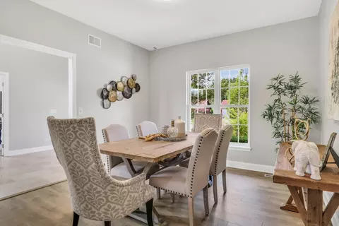 Dining - 3111 Mini Dr, Wadsworth, IL 60083 photo 3 of 4