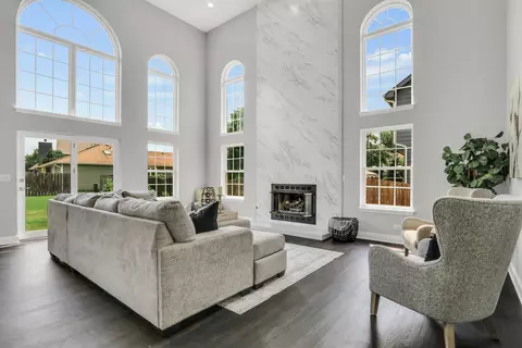 Living - 3111 Mini Dr, Wadsworth, IL 60083 photo 1 of 6