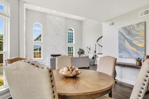 Dining - 3111 Mini Dr, Wadsworth, IL 60083 photo 2 of 4