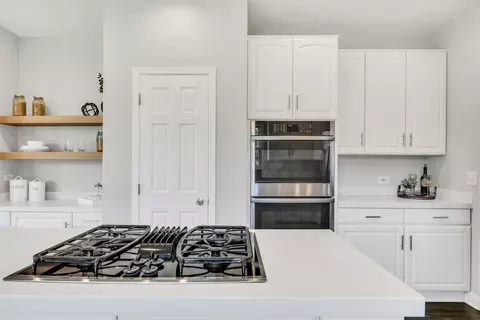 Kitchen - 3111 Mini Dr, Wadsworth, IL 60083 photo 4 of 6