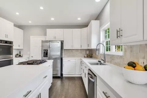 Kitchen - 3111 Mini Dr, Wadsworth, IL 60083 photo 3 of 6