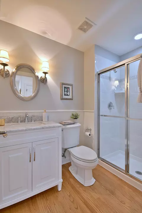 Bath - 187 E Orchard St, Elmhurst, IL 60126 photo 2 of 7