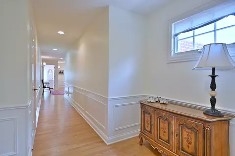 Entry Way - 187 E Orchard St, Elmhurst, IL 60126 photo 8 of 8