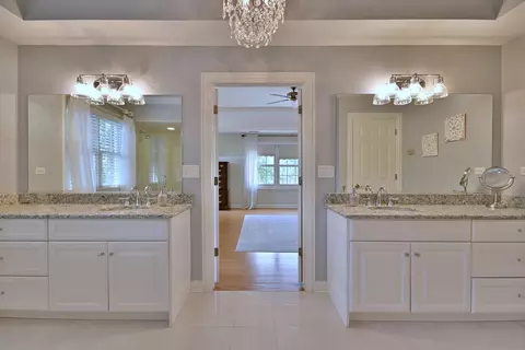 Bath - 187 E Orchard St, Elmhurst, IL 60126 photo 6 of 7