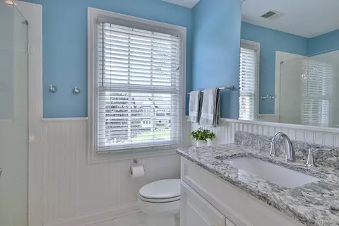 Bath - 187 E Orchard St, Elmhurst, IL 60126 photo 3 of 7