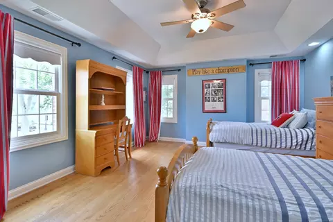 Bedroom - 187 E Orchard St, Elmhurst, IL 60126 photo 1 of 5