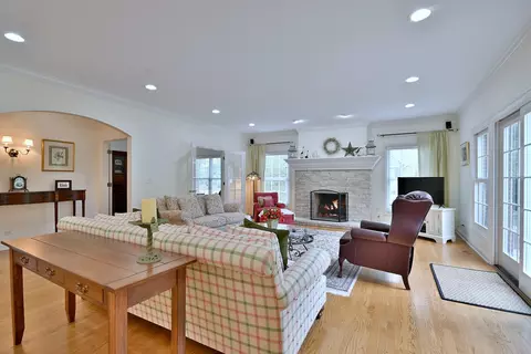 Living - 187 E Orchard St, Elmhurst, IL 60126 photo 4 of 10