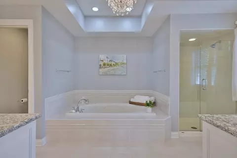 Bath - 187 E Orchard St, Elmhurst, IL 60126 photo 5 of 7