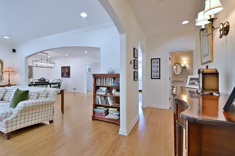 Entry Way - 187 E Orchard St, Elmhurst, IL 60126 photo 4 of 8