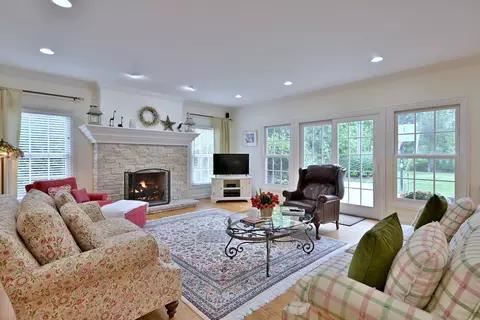 Living - 187 E Orchard St, Elmhurst, IL 60126 photo 5 of 10
