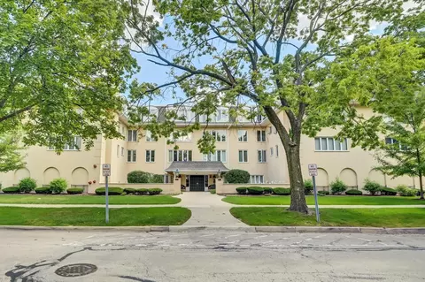 75 S 6th Ave #102, La Grange, IL 60525