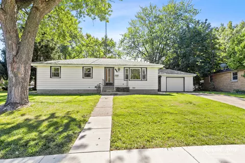 460 Park Ave, Bradley, IL 60915