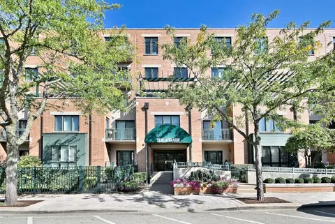 131 W Adelaide St #307, Elmhurst, IL 60126