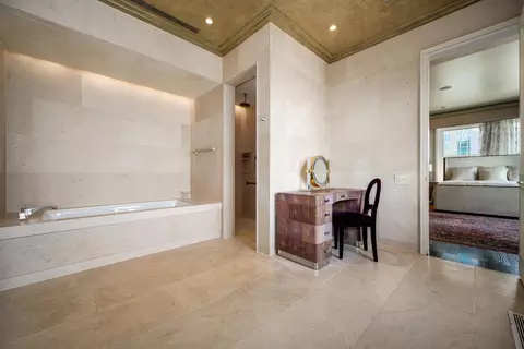 Bath - 159 E Walton Pl #34A, Chicago, IL 60611 photo 1 of 6