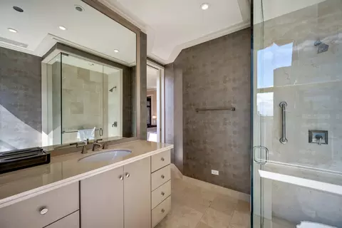 Bath - 159 E Walton Pl #34A, Chicago, IL 60611 photo 4 of 6