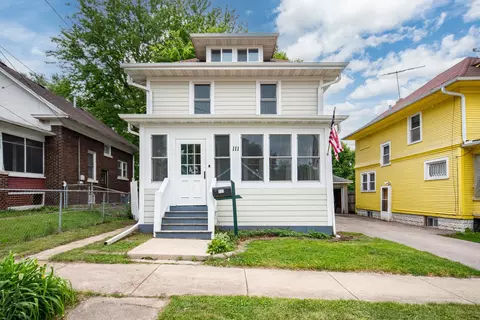 111 Warren Ave, Aurora, IL 60505