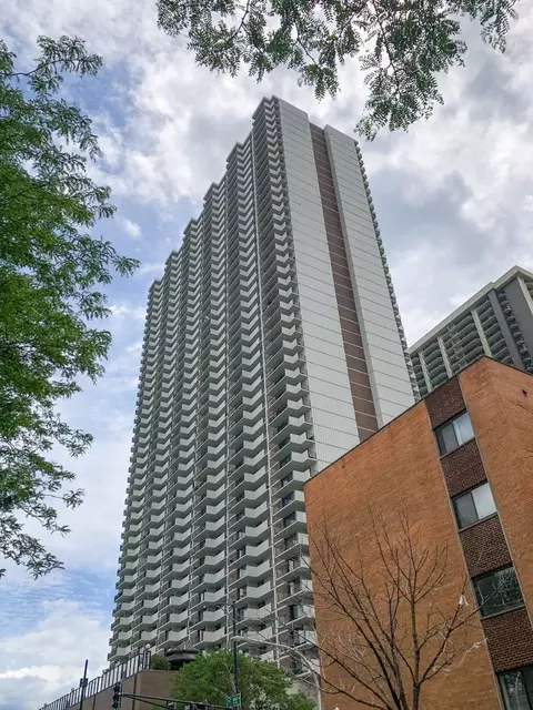 6033 N Sheridan Rd #19J, Chicago, IL 60660
