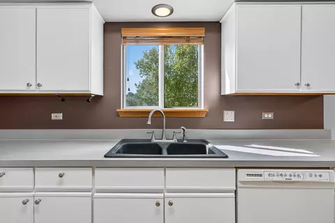 995 Longford Rd, Bartlett, IL 60103 photo 7