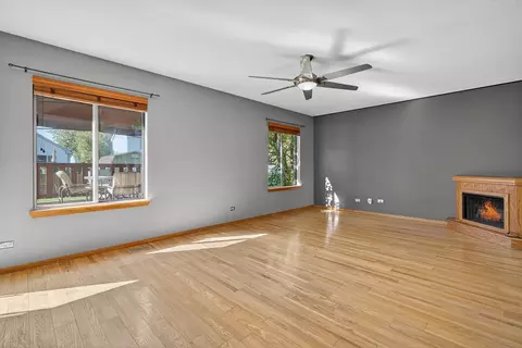 995 Longford Rd, Bartlett, IL 60103 photo 10