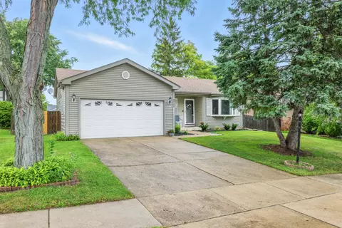 312 Exmoor Dr, Streamwood, IL 60107