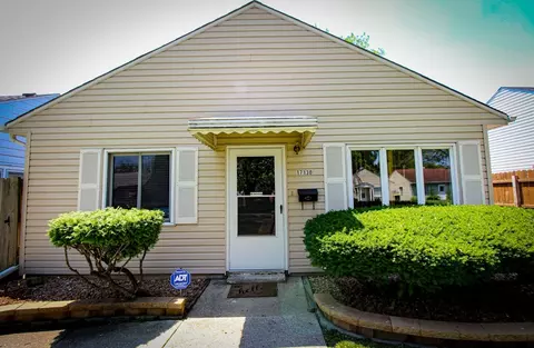 17130 Park Ave, Lansing, IL 60438