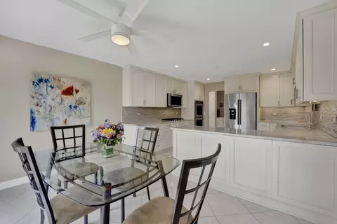 Kitchen - 1421 Chartres Dr, Northbrook, IL 60062 photo 4 of 4