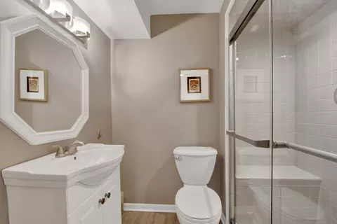 Bath - 1421 Chartres Dr, Northbrook, IL 60062 photo 5 of 5